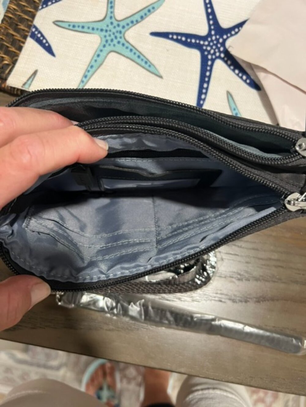 IHKWIP Be Bold RFID Wristlet with Crossbody Strap - Picture 5 of 7